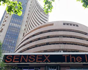 Banking stocks lift indices, Sensex up 350 points