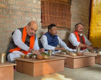 Amit Shah has lunch with refugee family in West Bengal