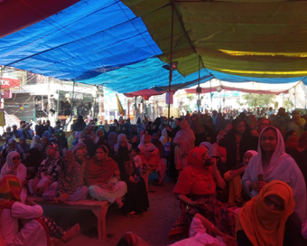 Women continue to protest against the Citizenship Amendment Act (CAA) at Shaheen Bagh amid COVID-19 (coronavirus) in New Delhi.