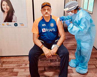 India Head Coach Ravi Shastri receives first dose Covid vaccine