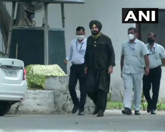 Navjot Sidhu meets Sonia Gandhi, Rahul Gandhi as Punjab infighting worsens