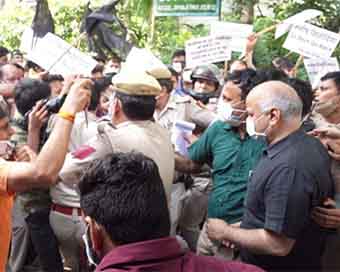 BJP workers vandalised my car in Rohtas Nagar: Sisodia