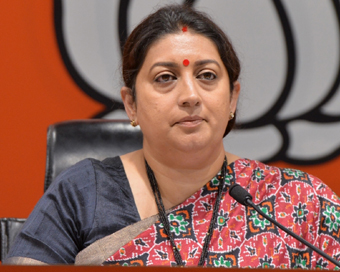 Smriti Irani attacks Kejriwal over women