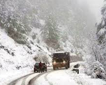 Snow in valley, rain in Jammu