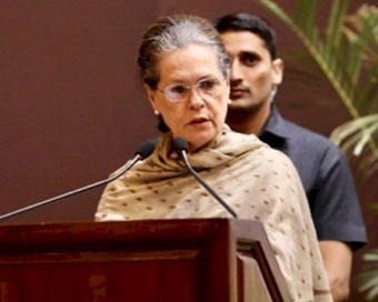 Focus on welfare of Dalits and tribals: Sonia to Thackeray