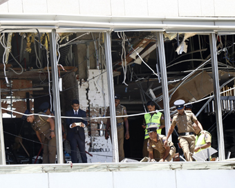 Colombo, April 22, 2019 (Xinhua) -- Police and investigators work at a blast scene at Shangri-La hotel in Colombo, Sri Lanka, April 21, 2019. The death toll from the multiple blasts that ripped through Sri Lanka on Sunday rose to 228 while 450 others