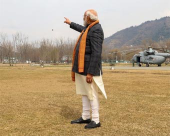 PM Modi reaches Srinagar to address mega public rally