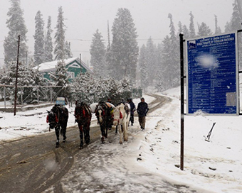 Chilling, dry weather in Srinagar