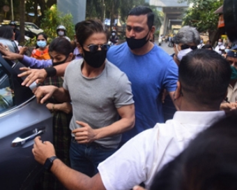 Aryan bail: Shah Rukh Khan goes to fetch Aryan Khan from jail