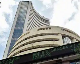 Stock Market: Sensex down 100 points, Nifty around 15,700; banks, IT drag