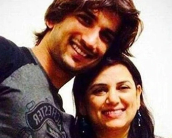 Sushant with sister Mitu Singh (file photo)