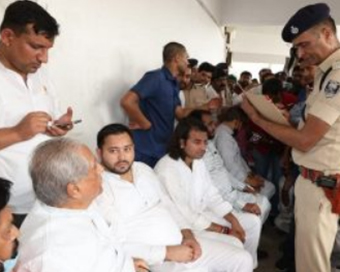 Tejashwi, Tej Pratap taken into custody after Bihar Assembly gherao