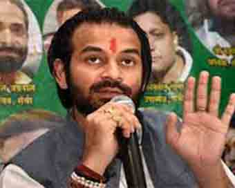 Tejashwi left people of Bihar to struggle with floods, says Tej Pratap