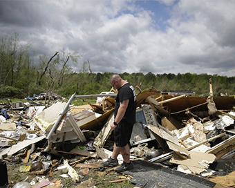 Tornadoes kill more than 30 in southern US