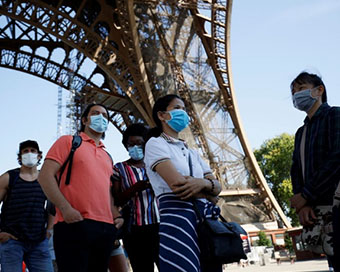 Tourists (file photo)