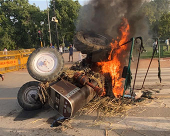 Farm Bills: Punjab Youth Congress workers protest at India Gate, set tractor on fire