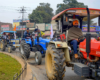 UP Police issues notice to 220 tractor owners