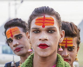 Eight-member transgender gang arrested for extortion