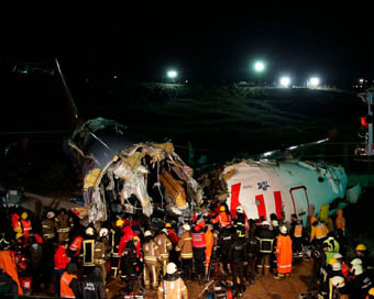 3 die as Turkish plane overruns runway, breaks into pieces