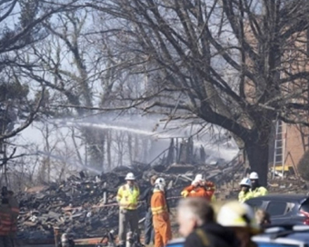 5 people critical after blast hits US apartment complex