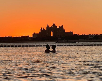 Virushka enjoy magical sunset in UAE