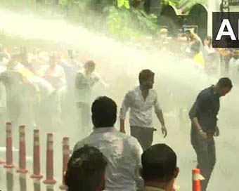 Water cannon used on BJP workers protesting over Delhi water crisis
