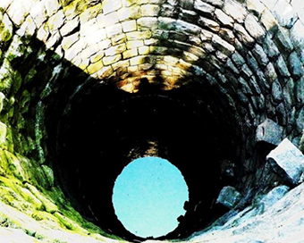 Woman pushes her two kids into well in Odisha