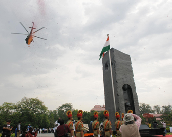New Delhi: An IAF chopper showers flower petals on the National Police Memorial in New Delhi to show honour and express their gratitude towards the coronavirus warriors who are battling the COVID-19 pandemic, during the extended nationwide lockdown i