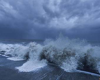 Cyclone Yaas begins landfall, likely to cross Odisha-Bengal in 2 hours