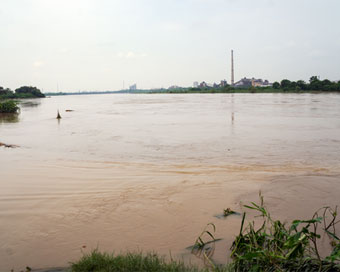 Alert issued as 2.9 L cusec water released in Yamuna river
