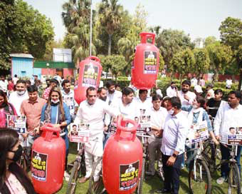 Fuel price hike: Youth Congress workers protest in Delhi