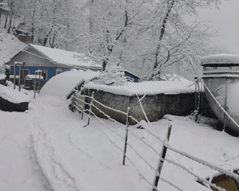 Cold wave continues as Kashmir Valley awaits rain, snow