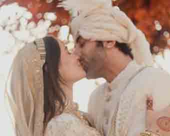 Ranbir Kapoor And Alia Bhatt's Wedding Pics - Sealed With A Kiss